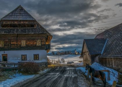 Alter Forsthaus im Winter